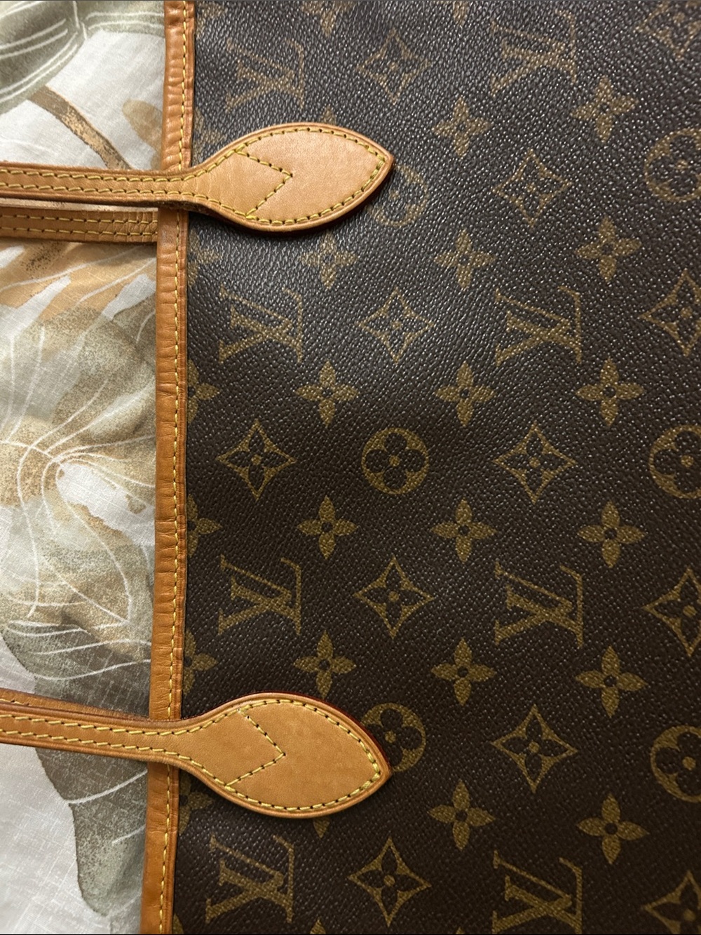 Louis Vuitton Neverfull MM Monogram Canvas Tote with Vachetta Trim - Picture 6 of 16